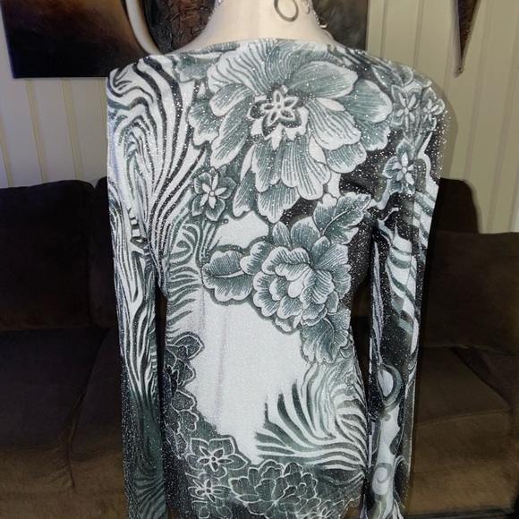 YisiFen • Vtg• Black/White • Silver Metallic Thread • Large • Shimmering Sweater - Picture 3 of 15